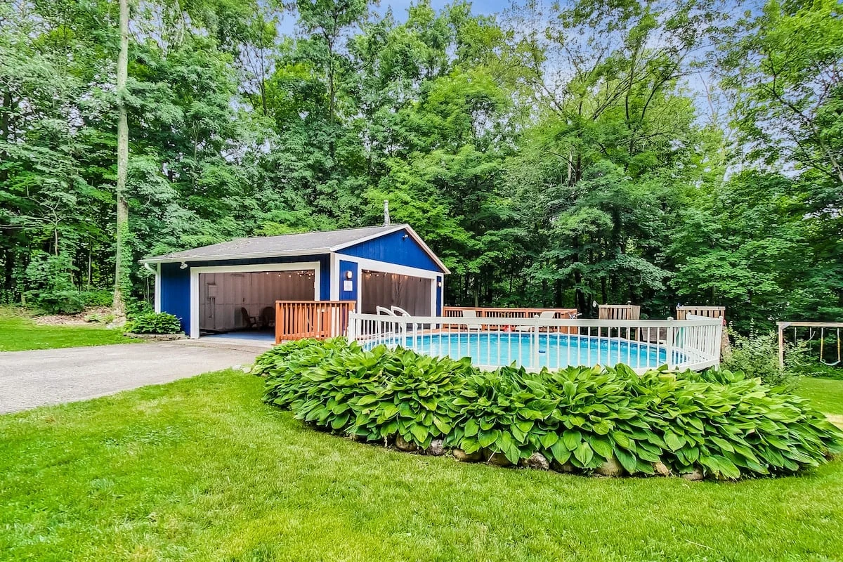 Pool and pool house at Geneva Grove